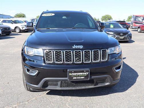 Diamond Black Crystal Pearlcoat 2018 Jeep Grand Cherokee Laredo E