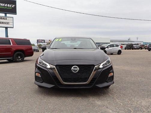Super Black 2022 Nissan Altima SR FWD