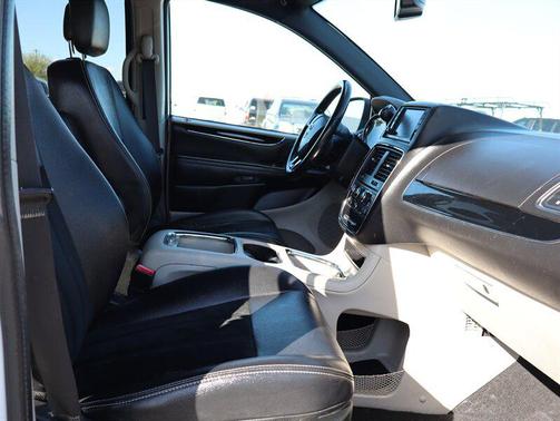 White Knuckle Clearcoat 2018 Dodge Grand Caravan SXT