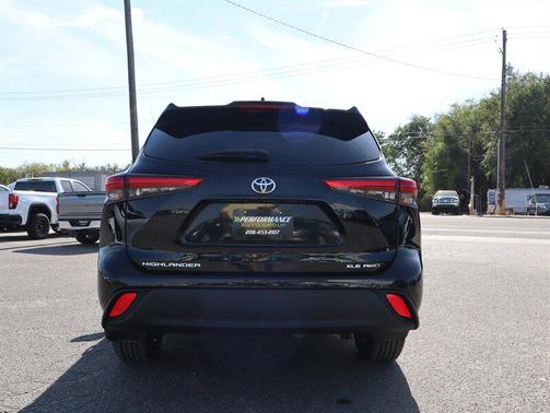 Midnight Black Metallic 2020 Toyota Highlander XLE