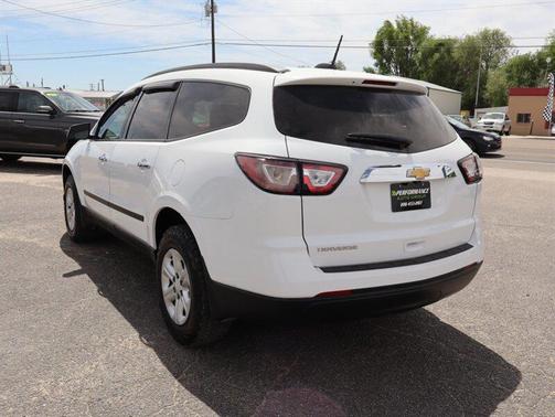 Summit White 2017 Chevrolet Traverse LS