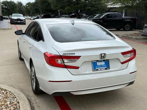 Platinum White Pearl 2018 Honda Accord LX