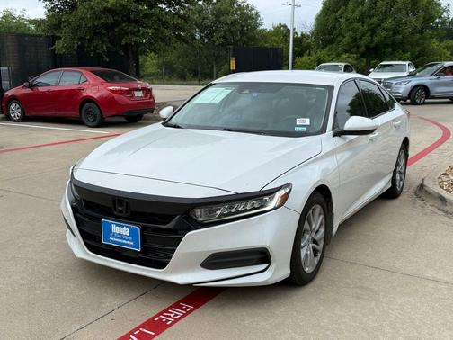 Platinum White Pearl 2018 Honda Accord LX