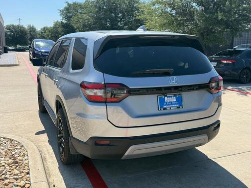 Lunar Silver 2024 Honda Pilot EX-L