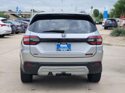 Lunar Silver 2025 Honda Pilot TrailSport