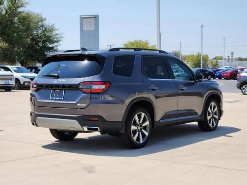 2025 Honda Pilot Touring 8-Passenger
