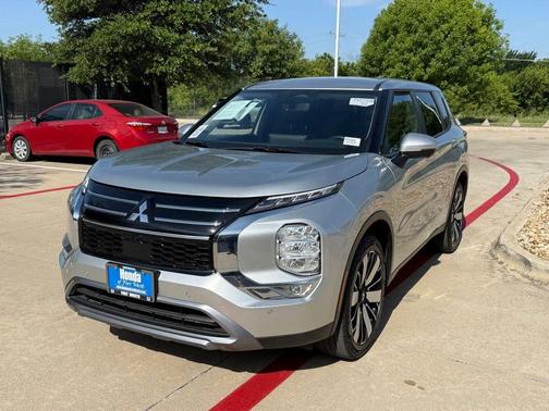 Alloy Silver 2025 Mitsubishi Outlander SE