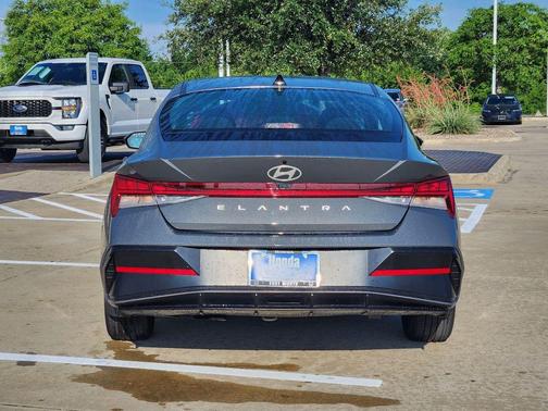 Ecotronic Gray 2024 Hyundai ELANTRA SEL