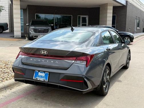 Ecotronic Gray 2024 Hyundai ELANTRA SEL