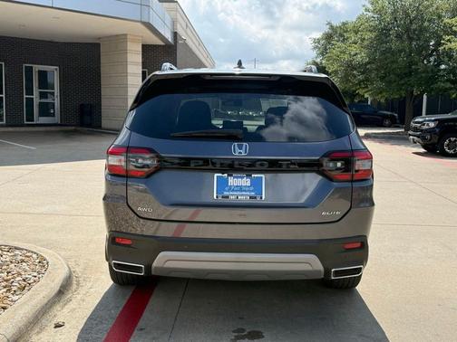 Modern Steel Metallic 2024 Honda Pilot Elite