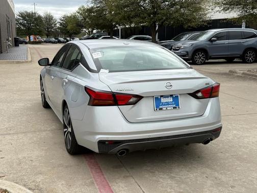 2021 Nissan Altima SR FWD