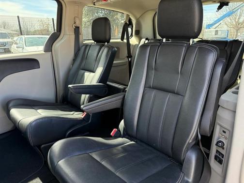 2014 Chrysler Town & Country Touring