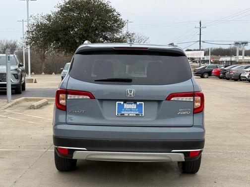 2022 Honda Pilot Touring 8-Passenger