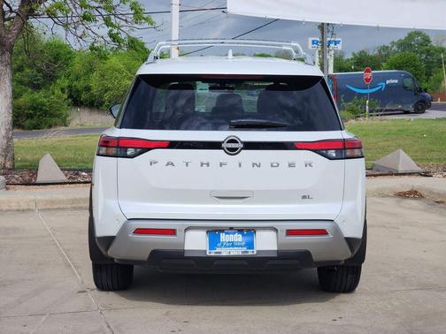 White Pearl 2025 Nissan Pathfinder SL FWD
