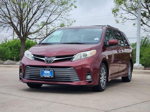 2018 Toyota Sienna XLE