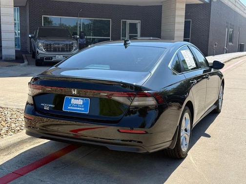 Crystal Black Pearl 2024 Honda Accord LX 1.5T