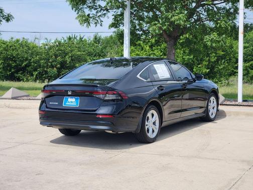 Crystal Black Pearl 2024 Honda Accord LX 1.5T