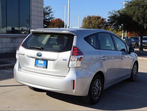2016 Toyota Prius v Two
