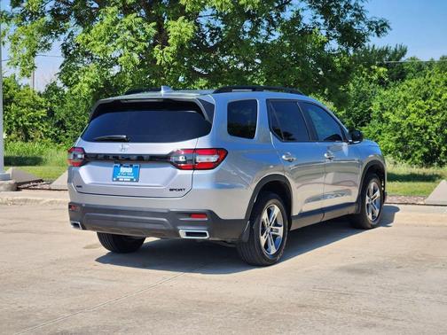 Lunar Silver 2025 Honda Pilot Sport