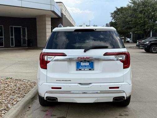 2023 GMC Acadia Denali