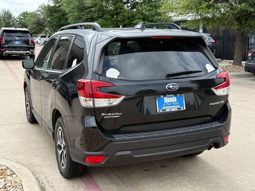 Crystal Black Silica 2020 Subaru Forester Premium