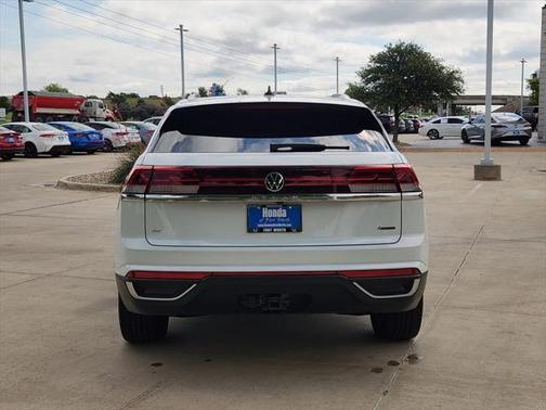 2024 Volkswagen Atlas Cross Sport 2.0T SE w/Technology 4MOTION