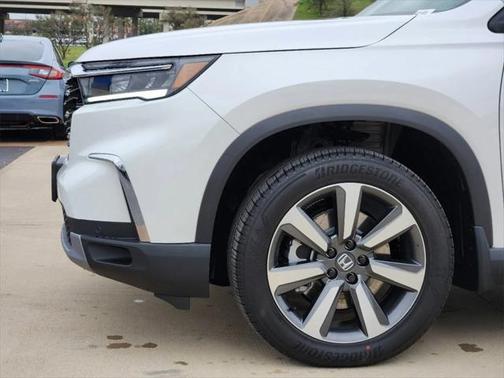 2025 Honda Pilot Touring 8-Passenger