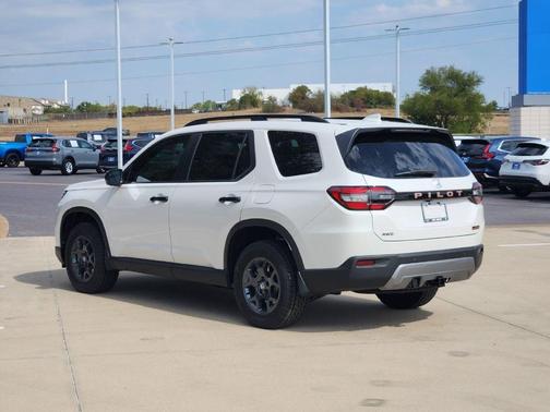 Platinum White Pearl 2026 Honda Pilot TrailSport
