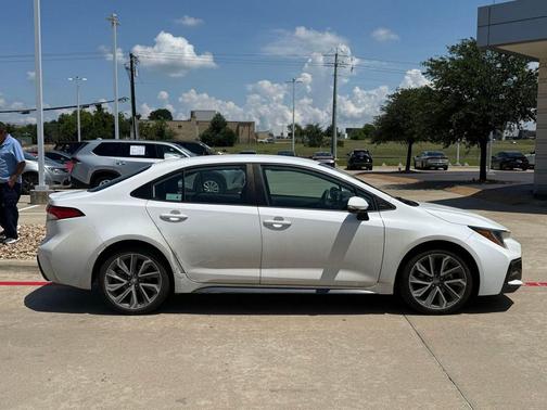 White 2022 Toyota Corolla SE