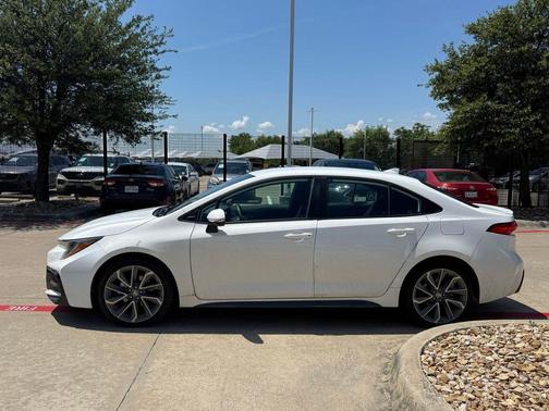White 2022 Toyota Corolla SE