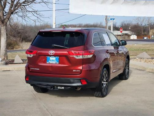2017 Toyota Highlander SE