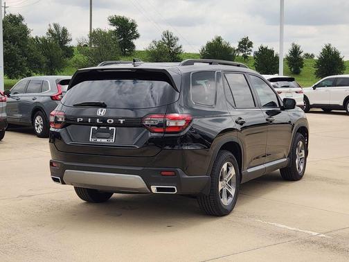 Crystal Black Pearl 2026 Honda Pilot EX-L