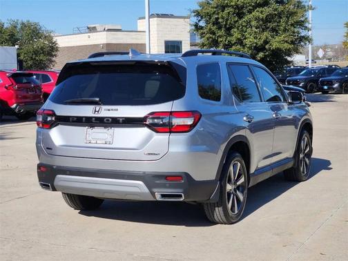 2025 Honda Pilot Touring 8-Passenger
