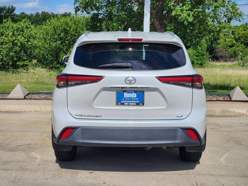 Wind Chill Pearl 2022 Toyota Highlander XLE
