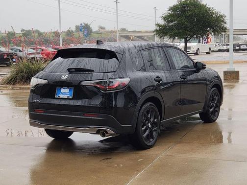 Crystal Black Pearl 2024 Honda HR-V Sport