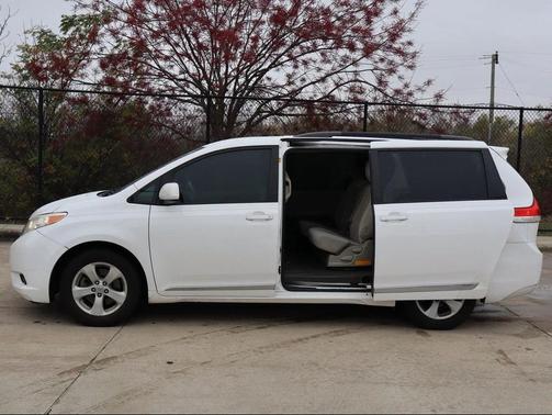 2012 Toyota Sienna LE