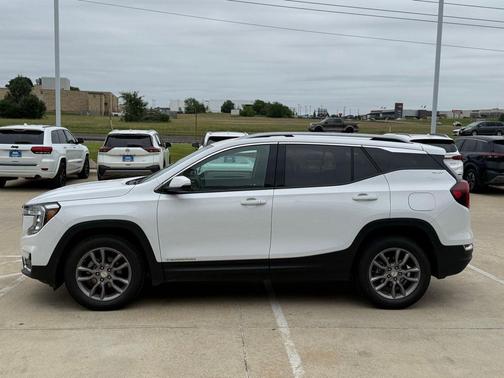 Summit White 2024 GMC Terrain SLT