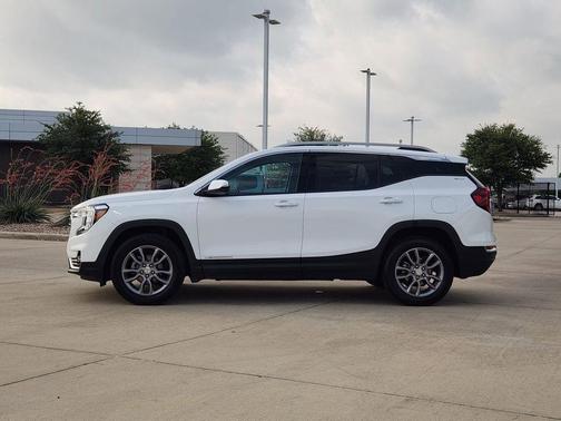 Summit White 2024 GMC Terrain SLT