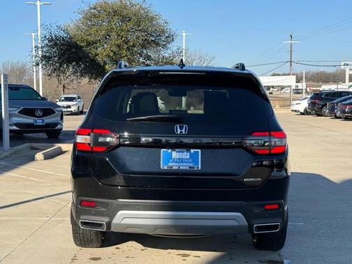 2024 Honda Pilot Touring 8-Passenger