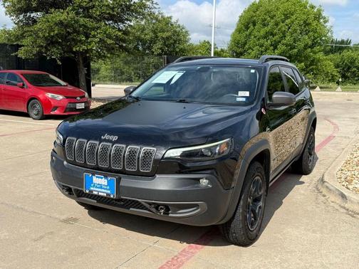 Diamond Black Crystal Pearlcoat 2020 Jeep Cherokee Trailhawk