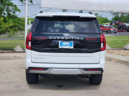 Oxford White 2025 Ford Expedition Platinum