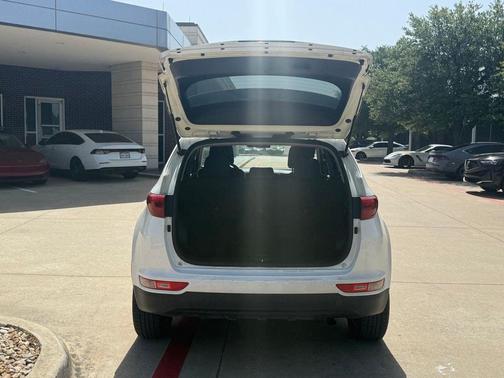 Clear White 2019 Kia Sportage LX