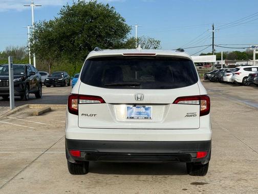 Platinum White Pearl 2022 Honda Pilot AWD Sport