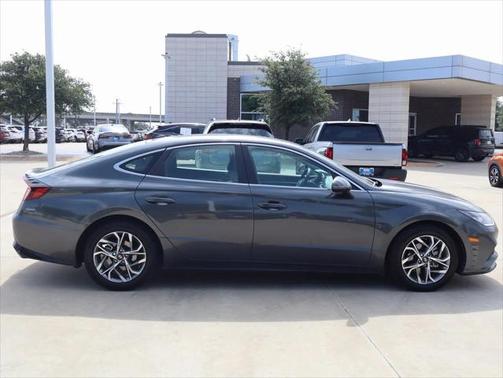 2022 Hyundai SONATA SEL