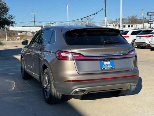 2019 Lincoln Nautilus Select