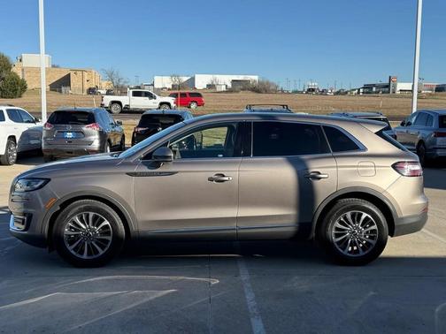 2019 Lincoln Nautilus Select