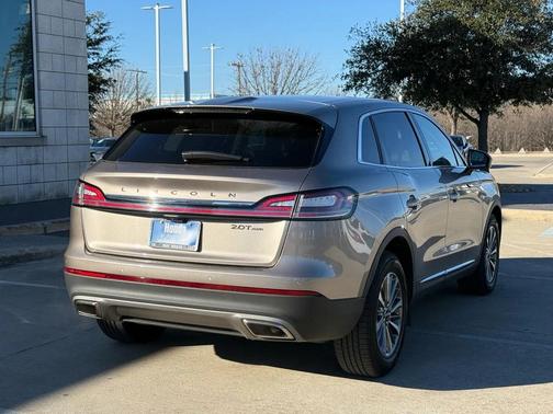 2019 Lincoln Nautilus Select