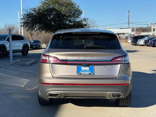 2019 Lincoln Nautilus Select