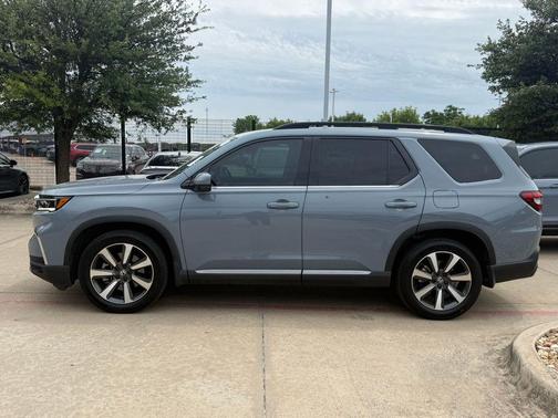 Sonic Gray Pearl 2023 Honda Pilot AWD Elite