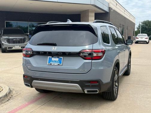Sonic Gray Pearl 2023 Honda Pilot AWD Elite